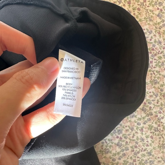 [SOLD] like new  Black - Athleta Headlands Hybrid Tights - Women's - Picture 9 of 11